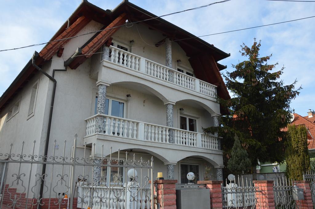 Kristaly Apartman Bed and Breakfast Hévíz Buitenkant foto