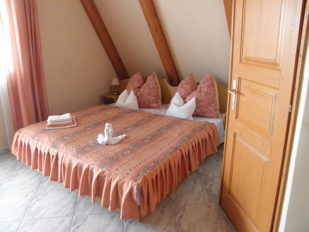Kristaly Apartman Bed and Breakfast Hévíz Buitenkant foto