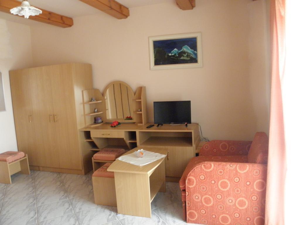 Kristaly Apartman Bed and Breakfast Hévíz Buitenkant foto