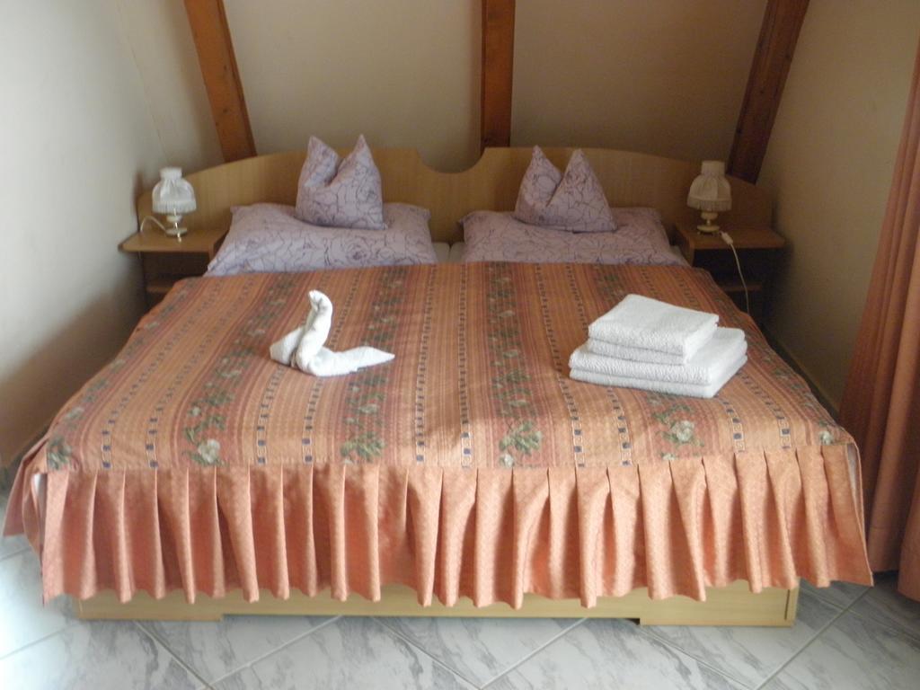 Kristaly Apartman Bed and Breakfast Hévíz Buitenkant foto