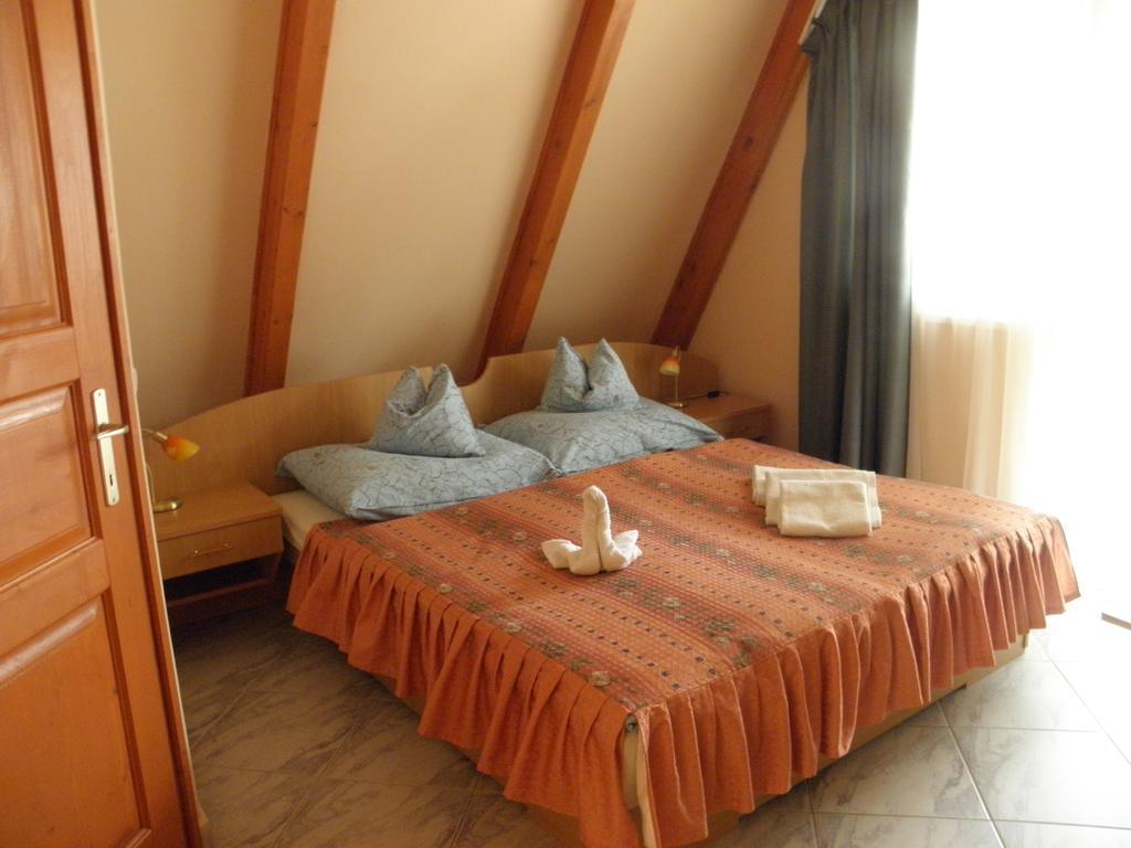 Kristaly Apartman Bed and Breakfast Hévíz Buitenkant foto
