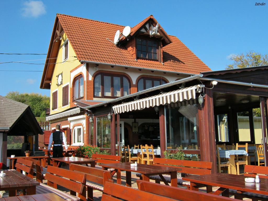 Kristaly Apartman Bed and Breakfast Hévíz Buitenkant foto