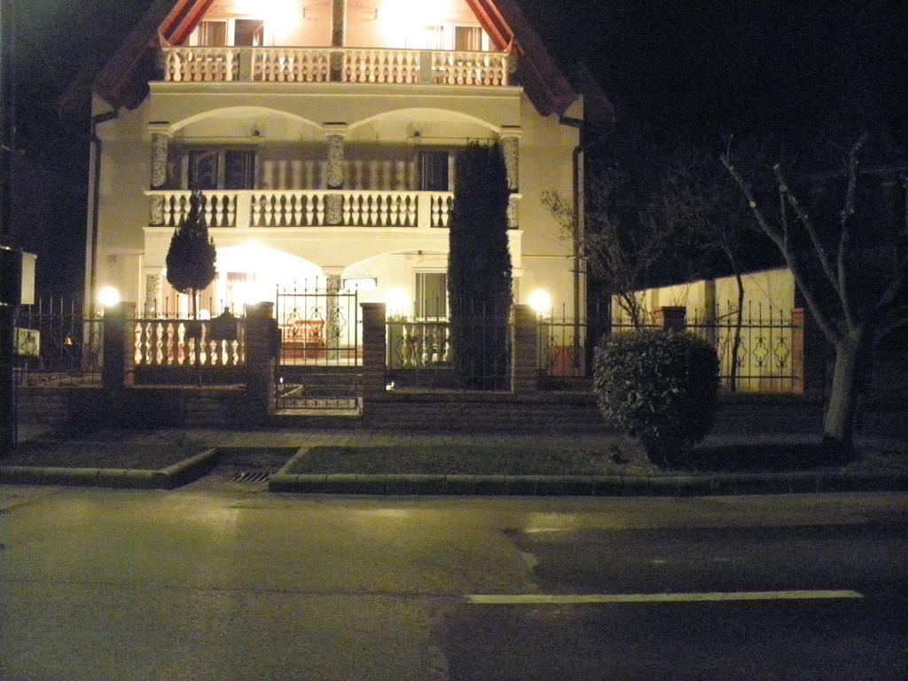 Kristaly Apartman Bed and Breakfast Hévíz Buitenkant foto